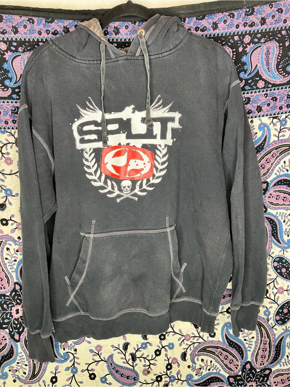 Split vintage y2k hoodie L has flaw